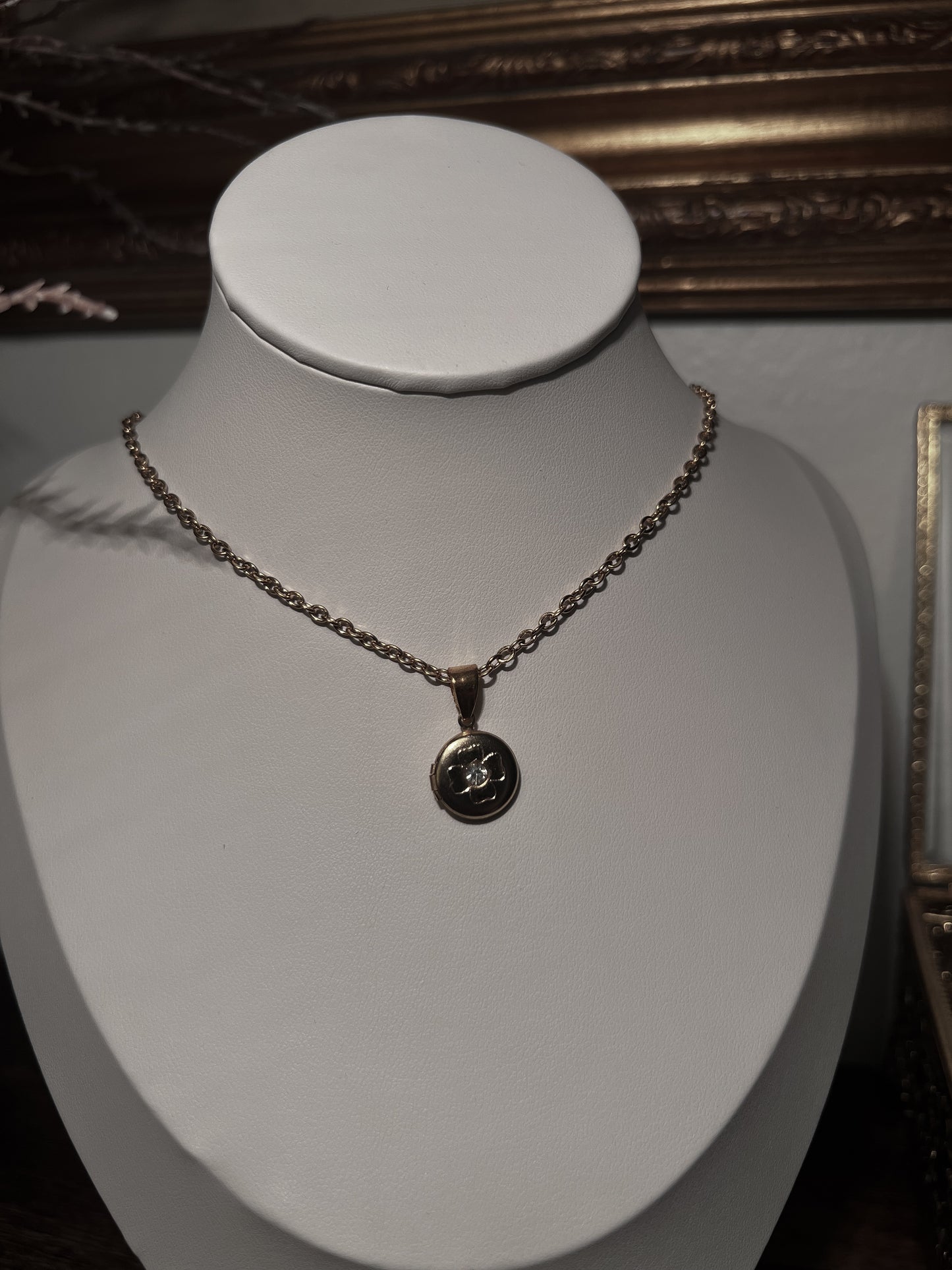 VAIGE One of One | Four leaf clover zirconia gold locket necklace