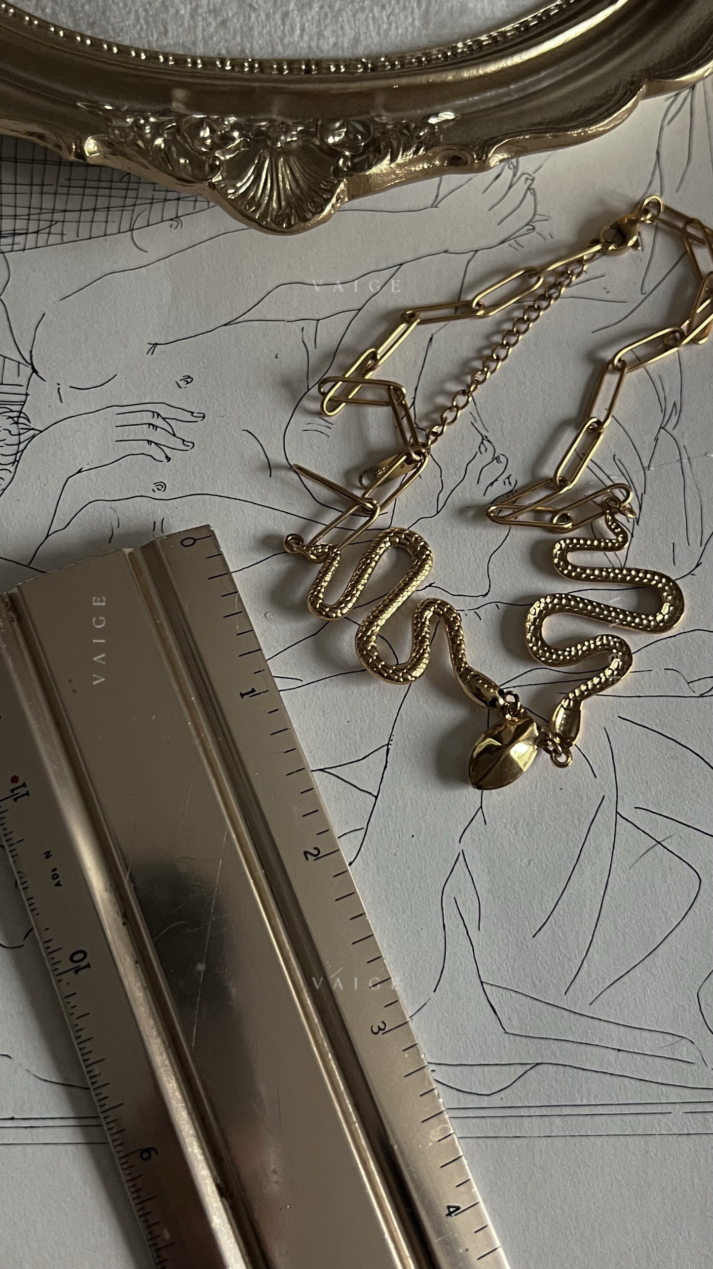 Zoryn snake gem necklace