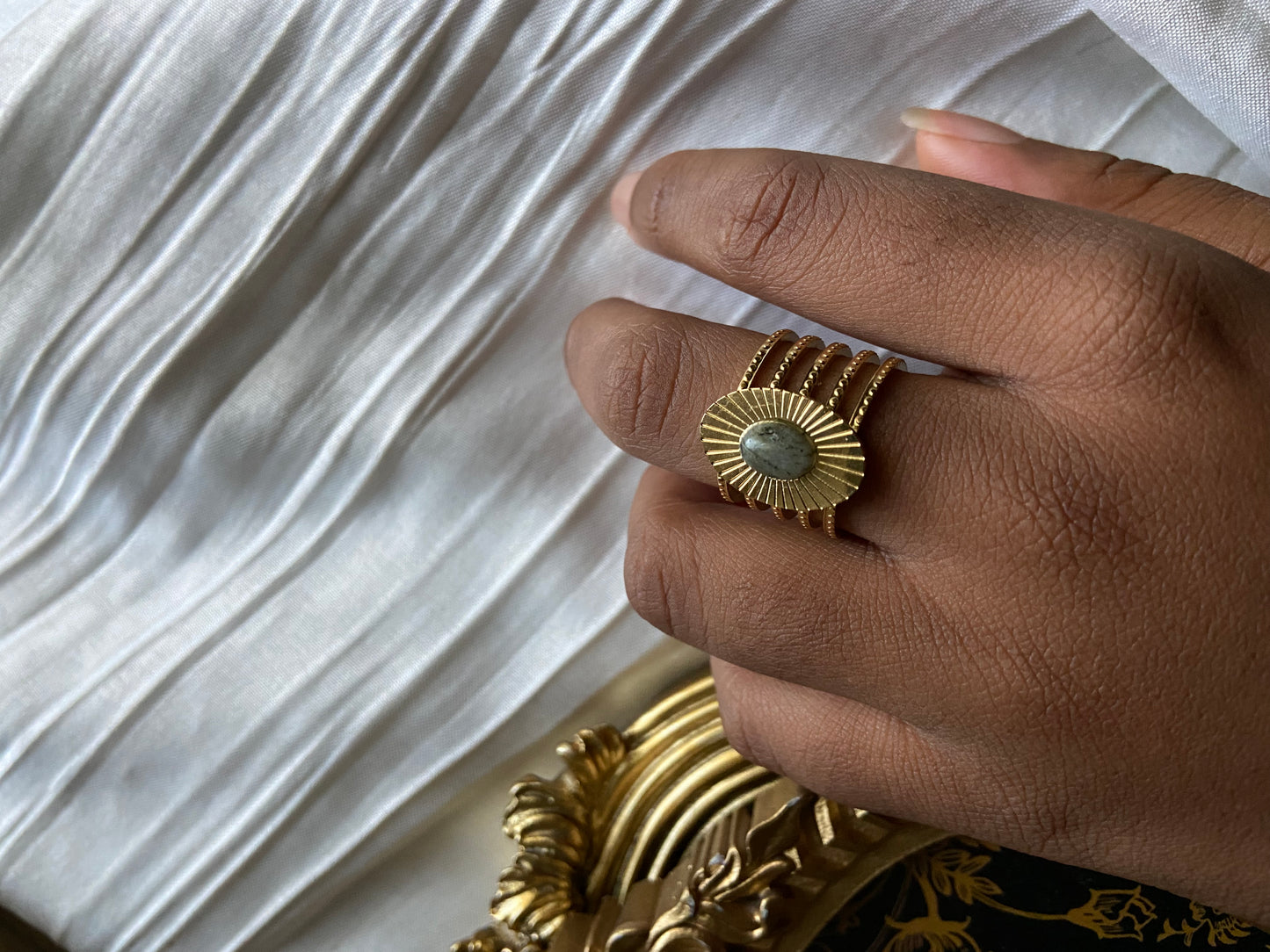 Gray gem large ring