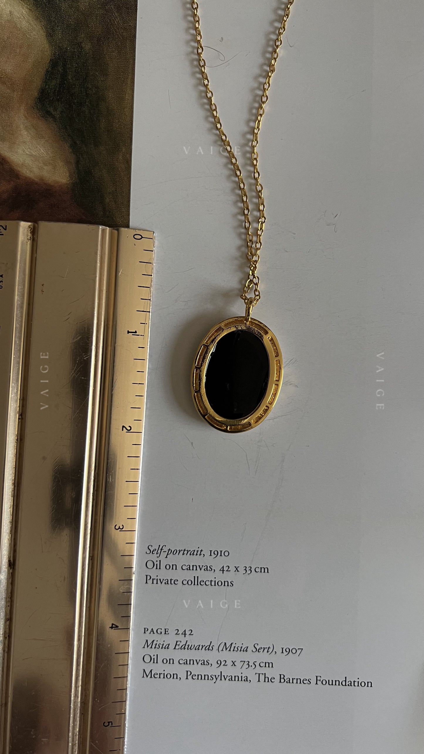 Lola cat cameo necklace