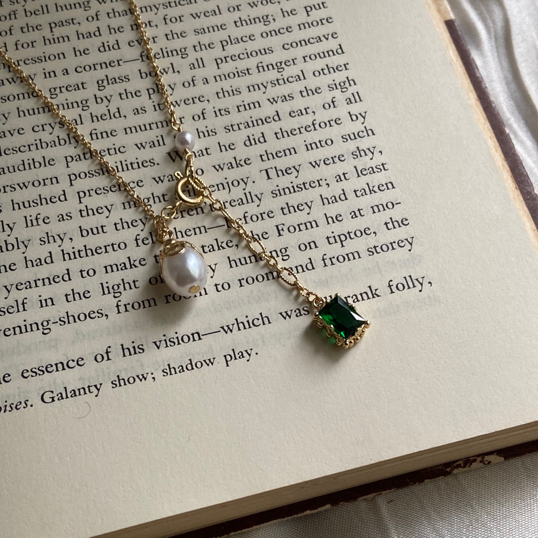Emerald Green & Pearl Lariat Choker Necklace