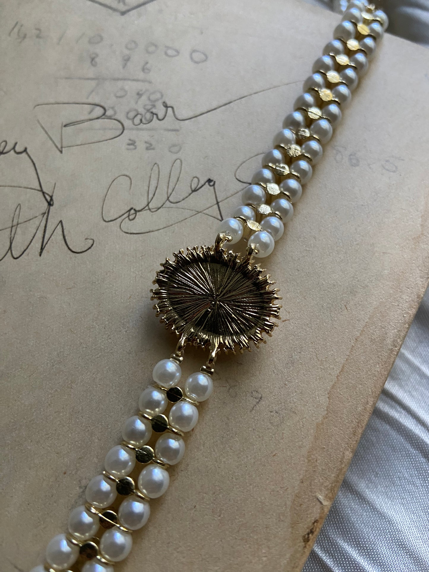 Oval layered pearl necklace