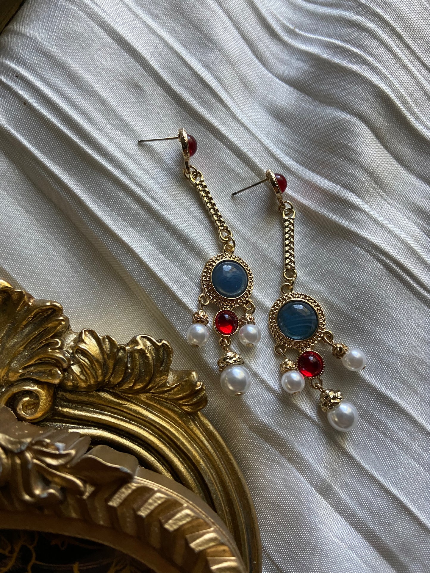 Dangle blue gem pearl earrings