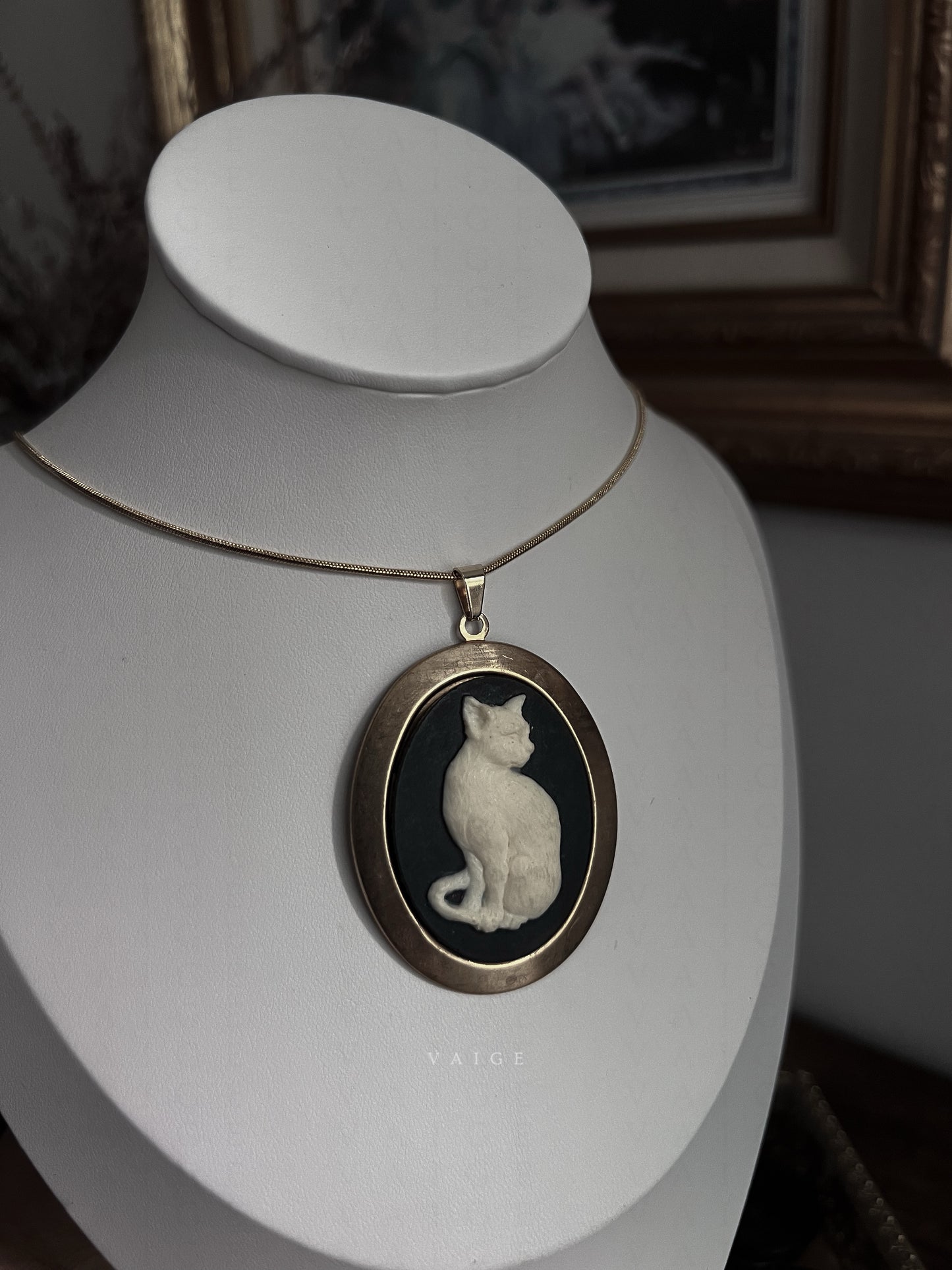 VAIGE Cat Cameo Gold Necklace