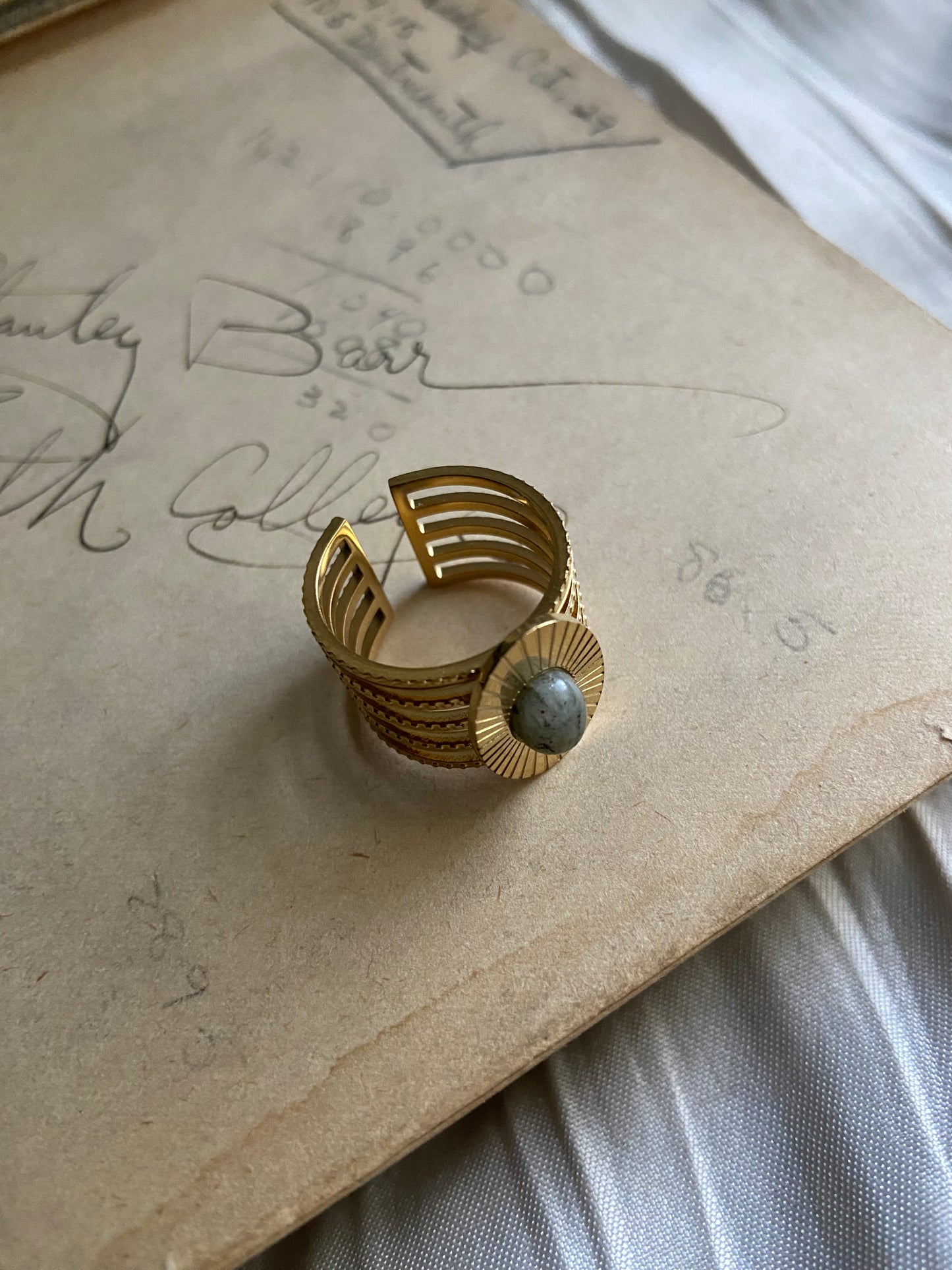 Gray gem large ring