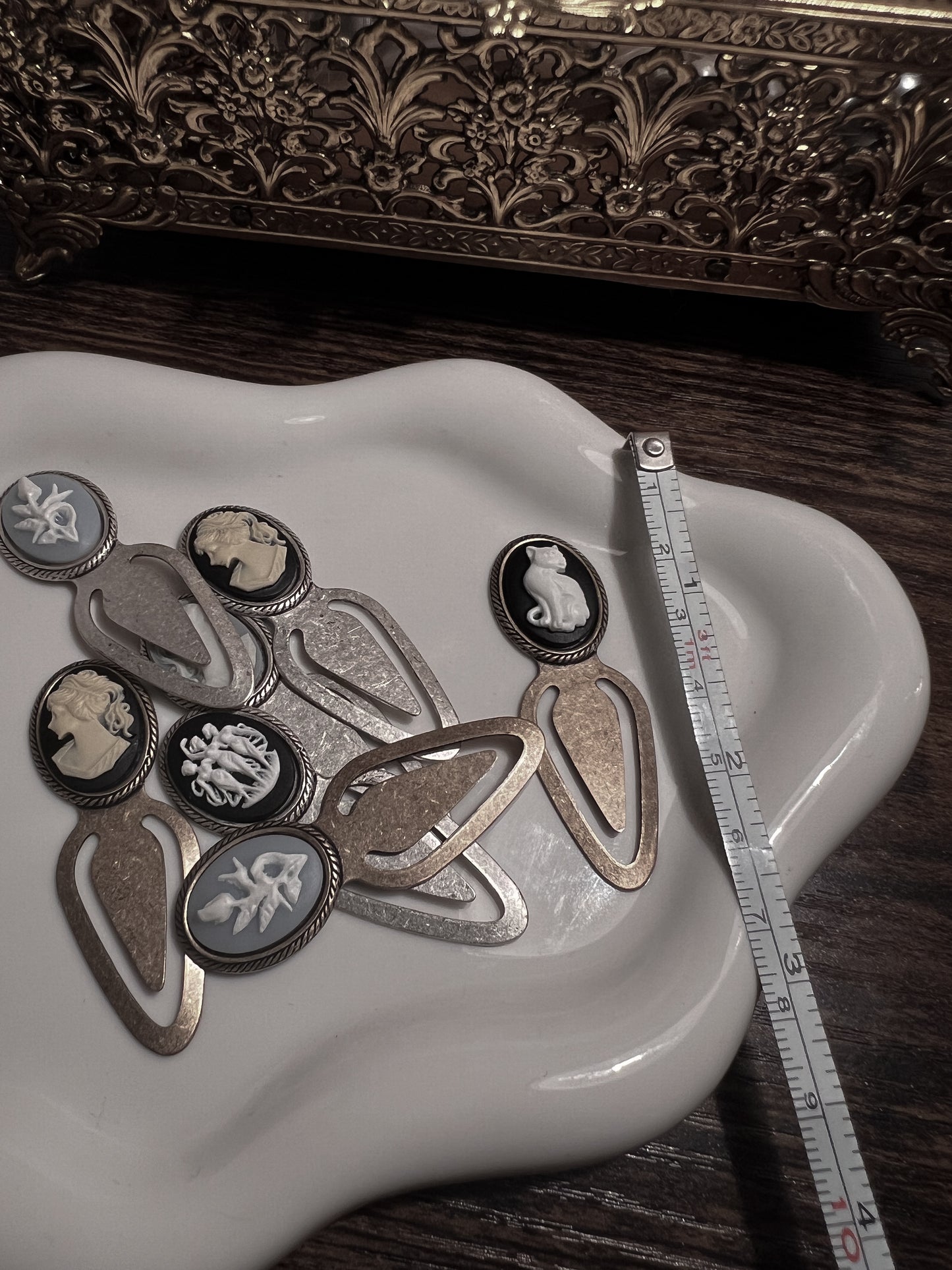 VAIGE Blue & white tulip flower bookmark bronze