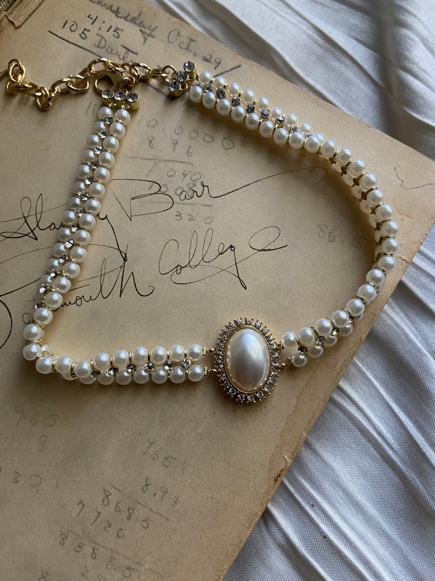 Oval layered pearl necklace