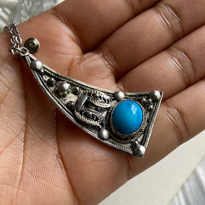 One-of-one | Silver blue stone necklace