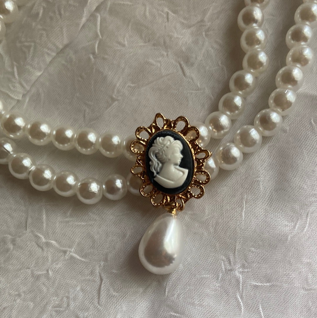 Cameo sales pearl necklace