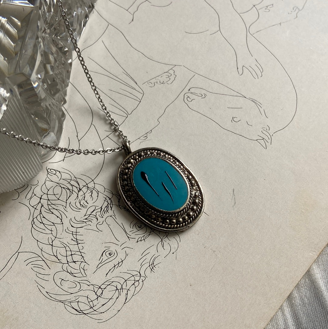 One-of-one | Blue silver oval necklace