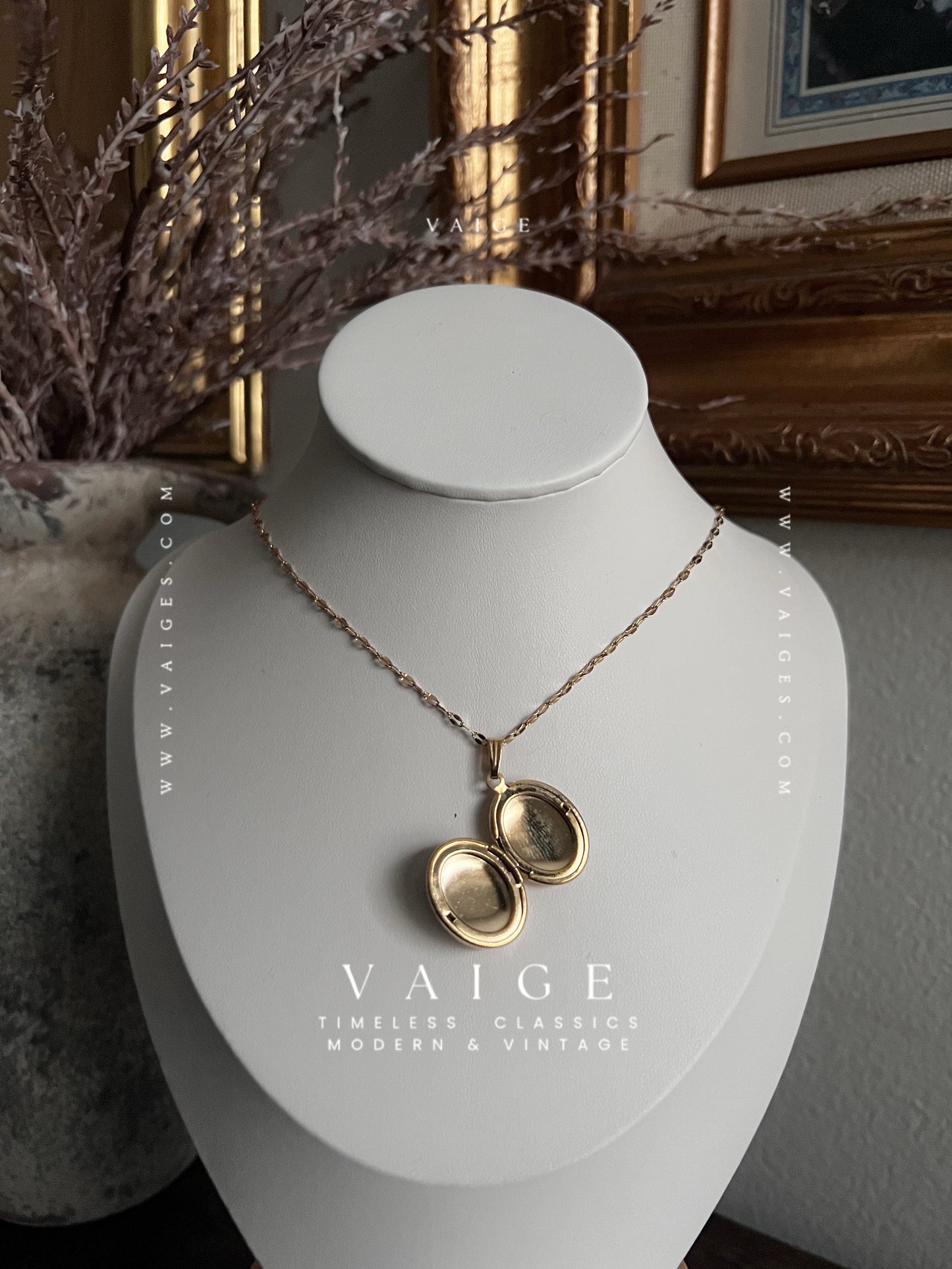 VAIGE One Of One | Vintage Oval Flower Gold Locket Necklace