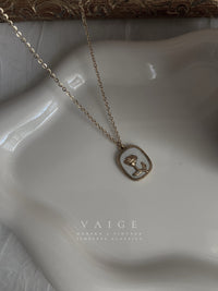 VAIGE Shell Rose Pendant Gold Necklace