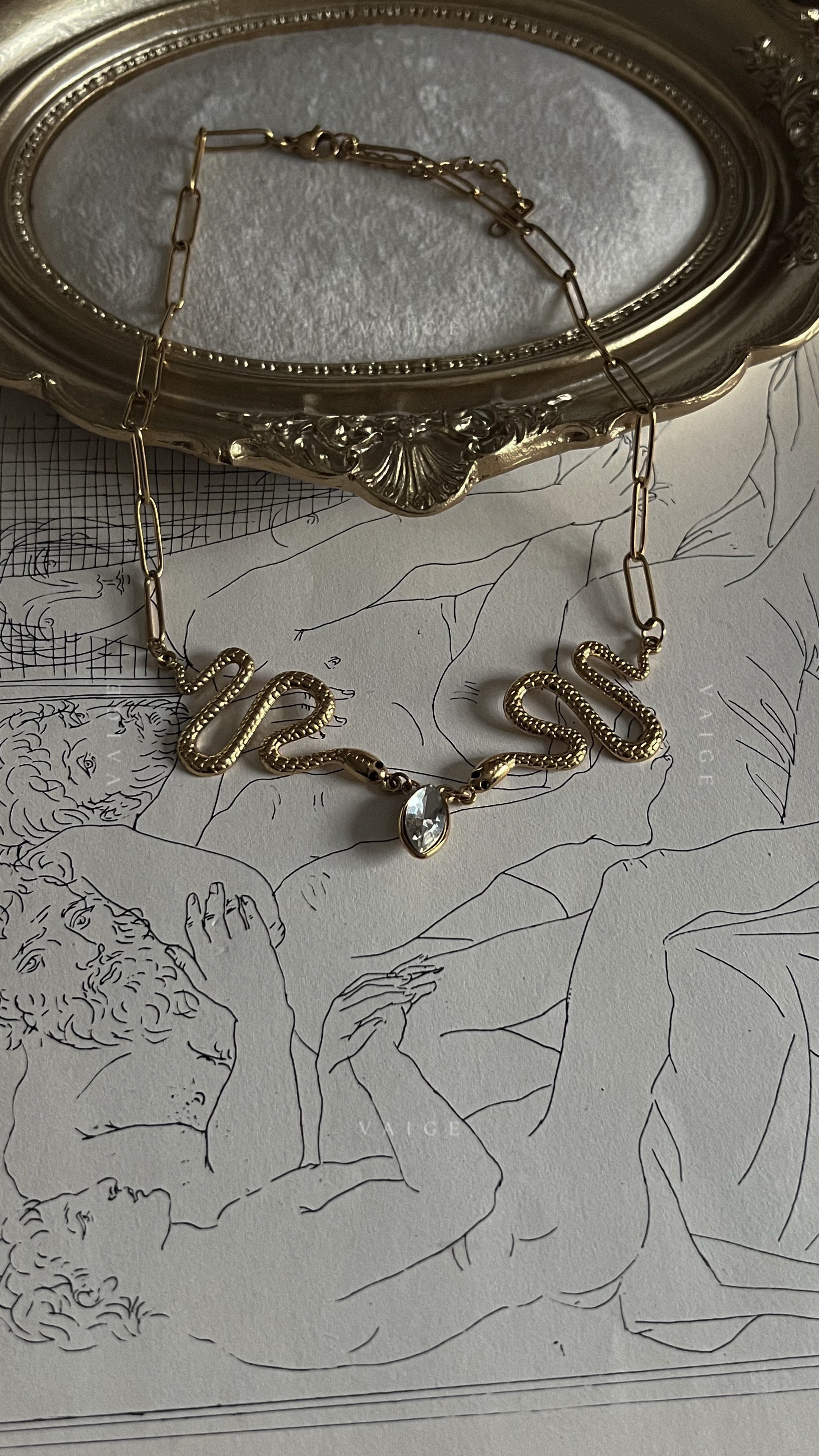 Zoryn snake gem necklace
