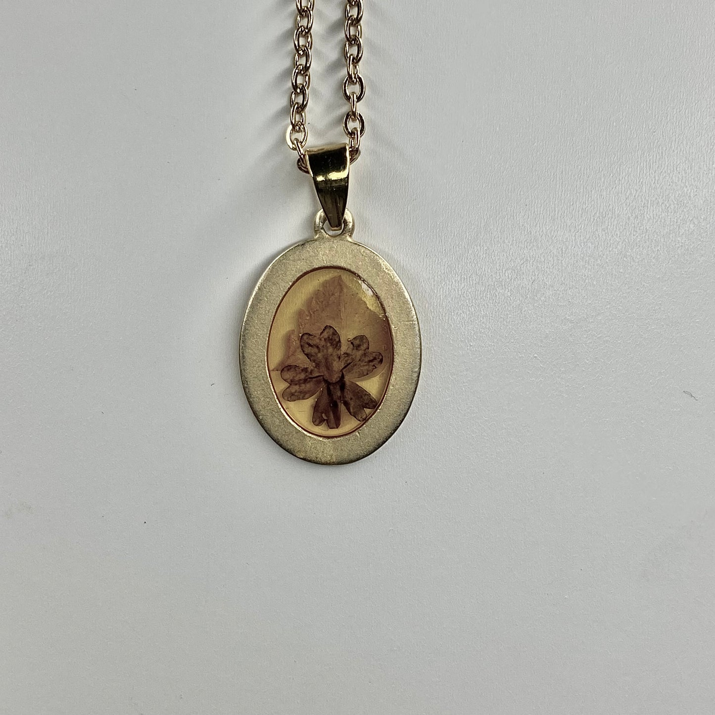 gold dried flower resin   pendant necklace • 16-18in — Vintage Collection • only 1 available • View all photos; item is thrifted/vintage and may show flaws.