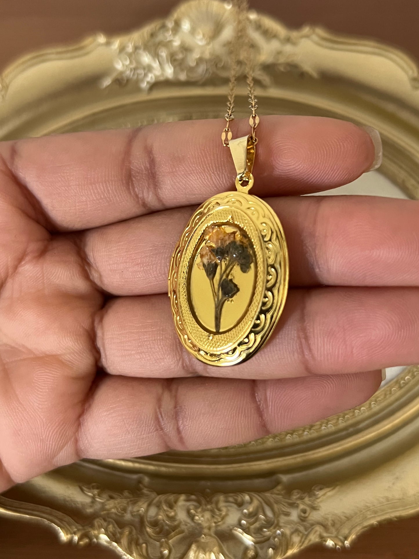 Dried flower locket necklace
