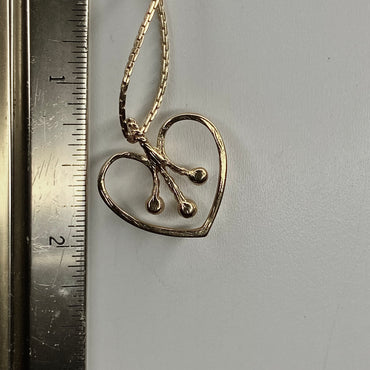 gold pearl heart   pendant necklace • 16-18in — Vintage Collection • only 1 available • View all photos; item is thrifted/vintage and may show flaws.