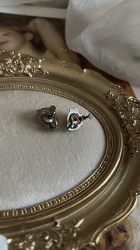 Vintage screw back cameo earrings