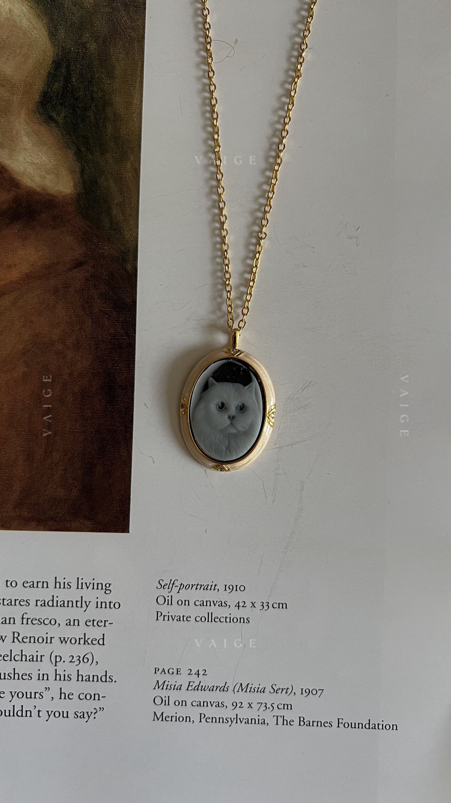 Lola cat cameo necklace