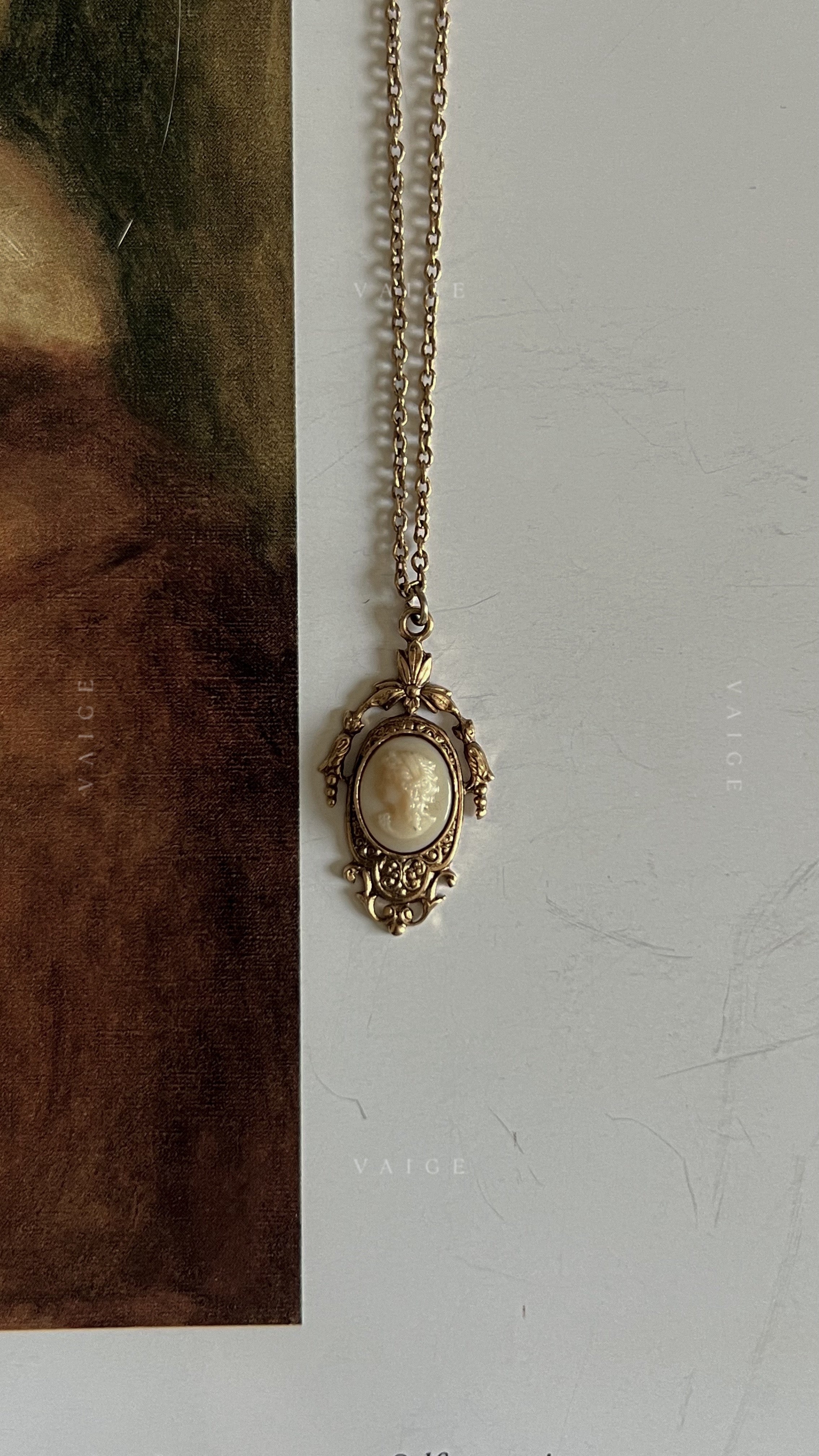 Vintage '1928' dainty cameo necklace