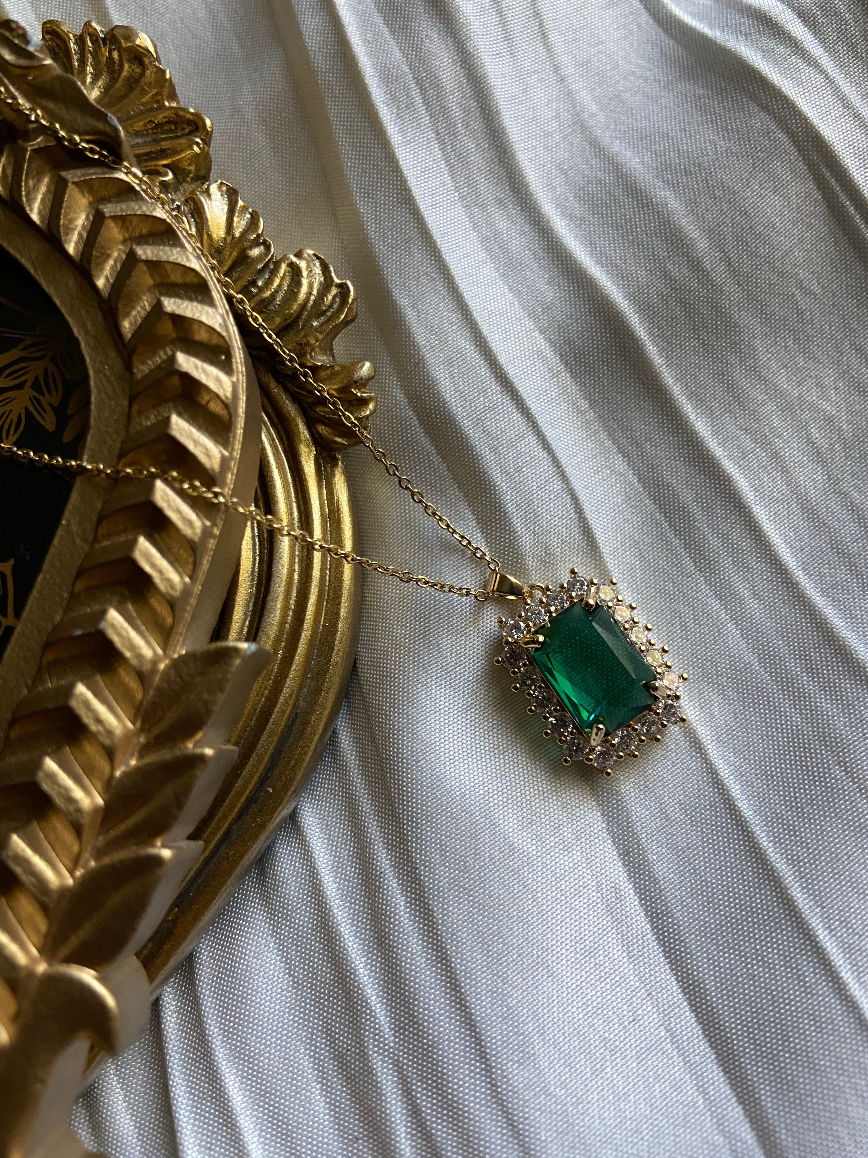 VAIGE Elegant Square Emerald Green Zirconia Necklace