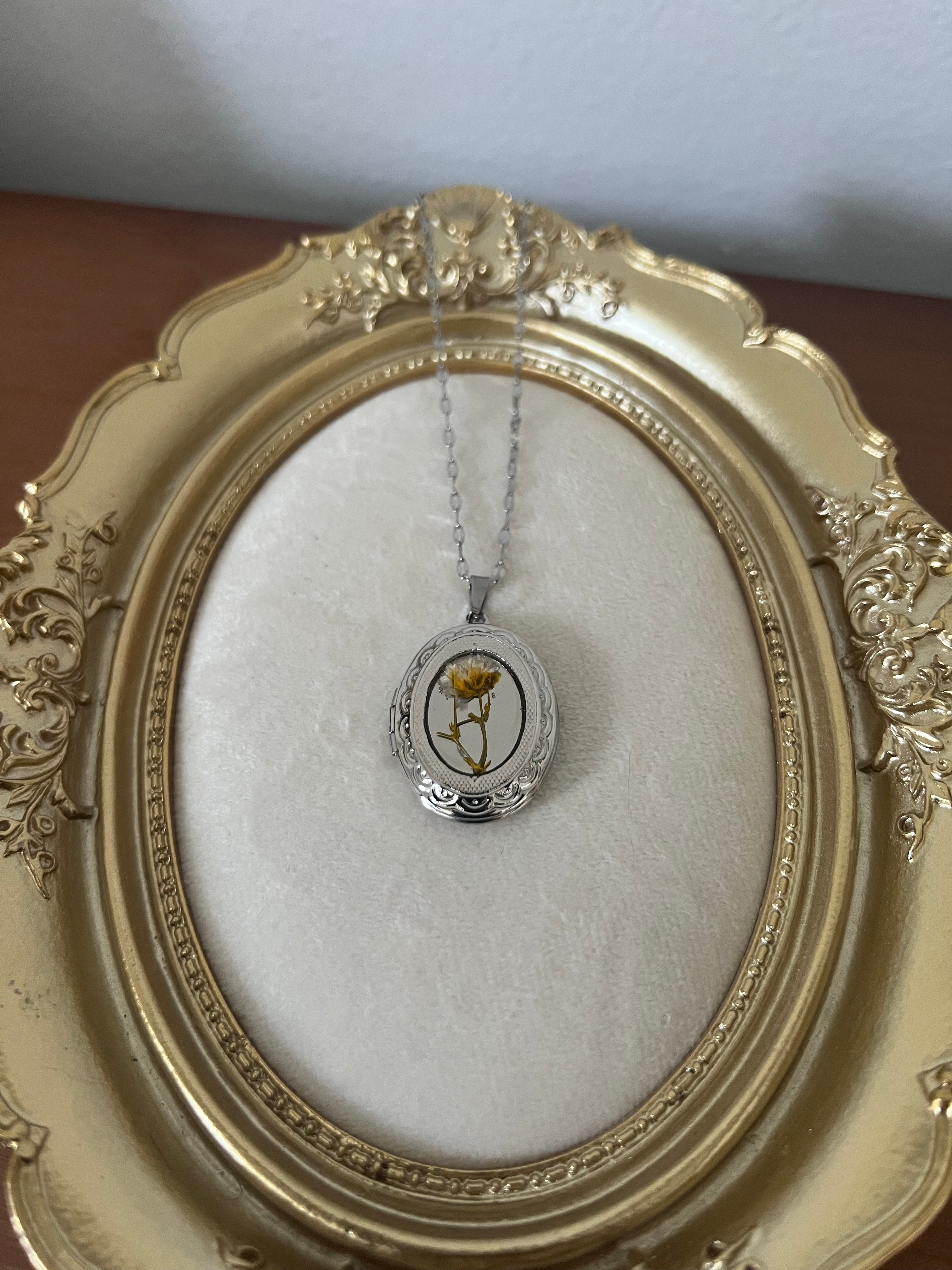 Dried flower locket necklace