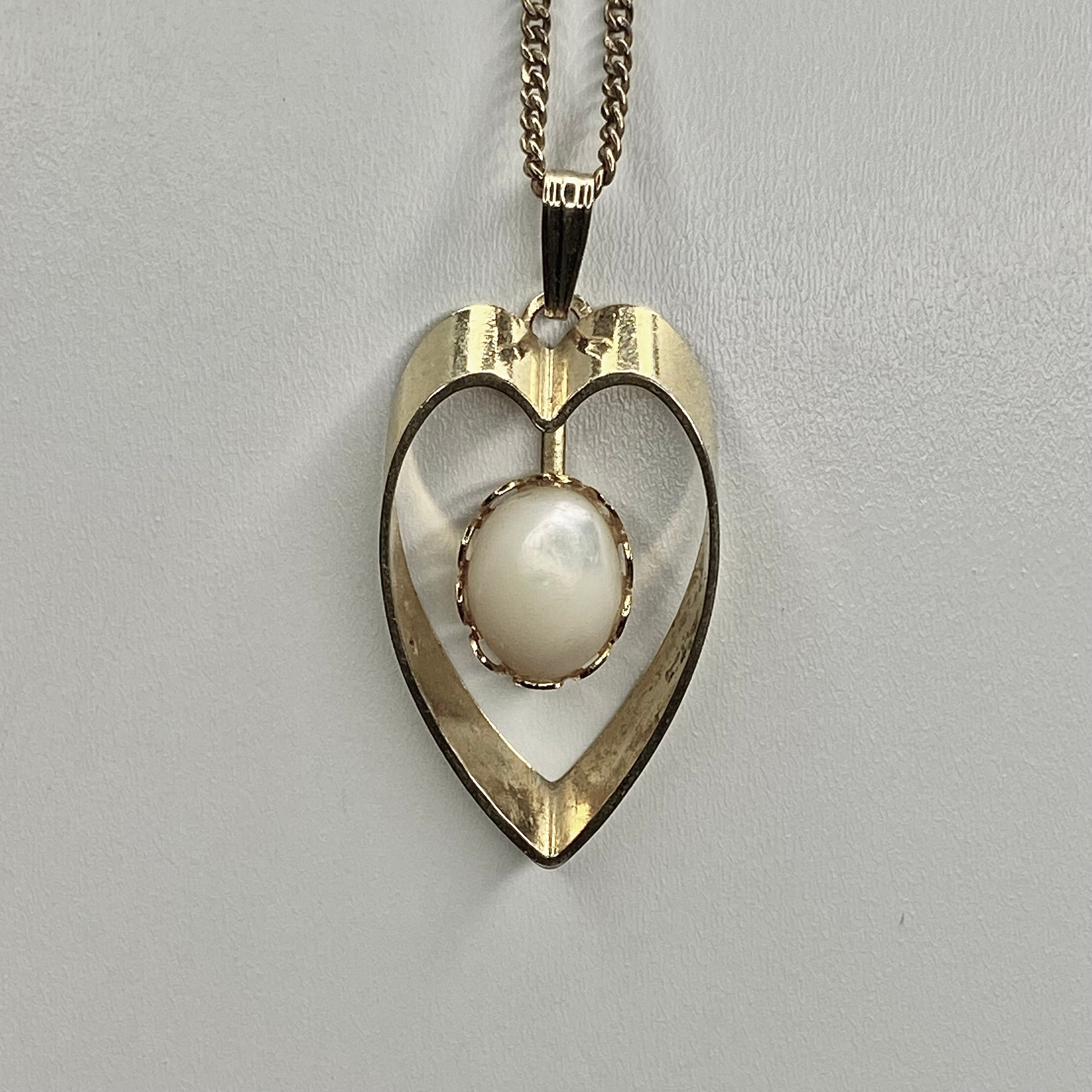 gold heart white stone   pendant necklace • 16-18in — Vintage Collection • only 1 available • View all photos; item is thrifted/vintage and may show flaws.