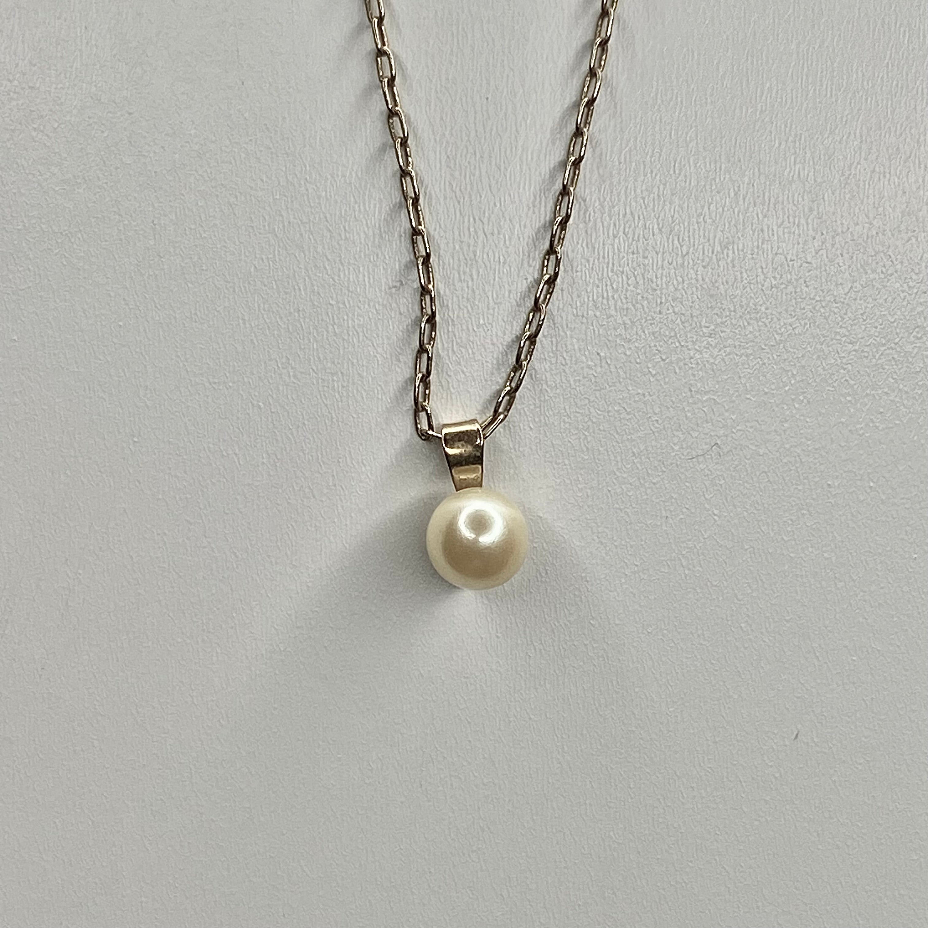 gold dainty pearl   pendant necklace • 16-18in — Vintage Collection • only 1 available • View all photos; item is thrifted/vintage and may show flaws.