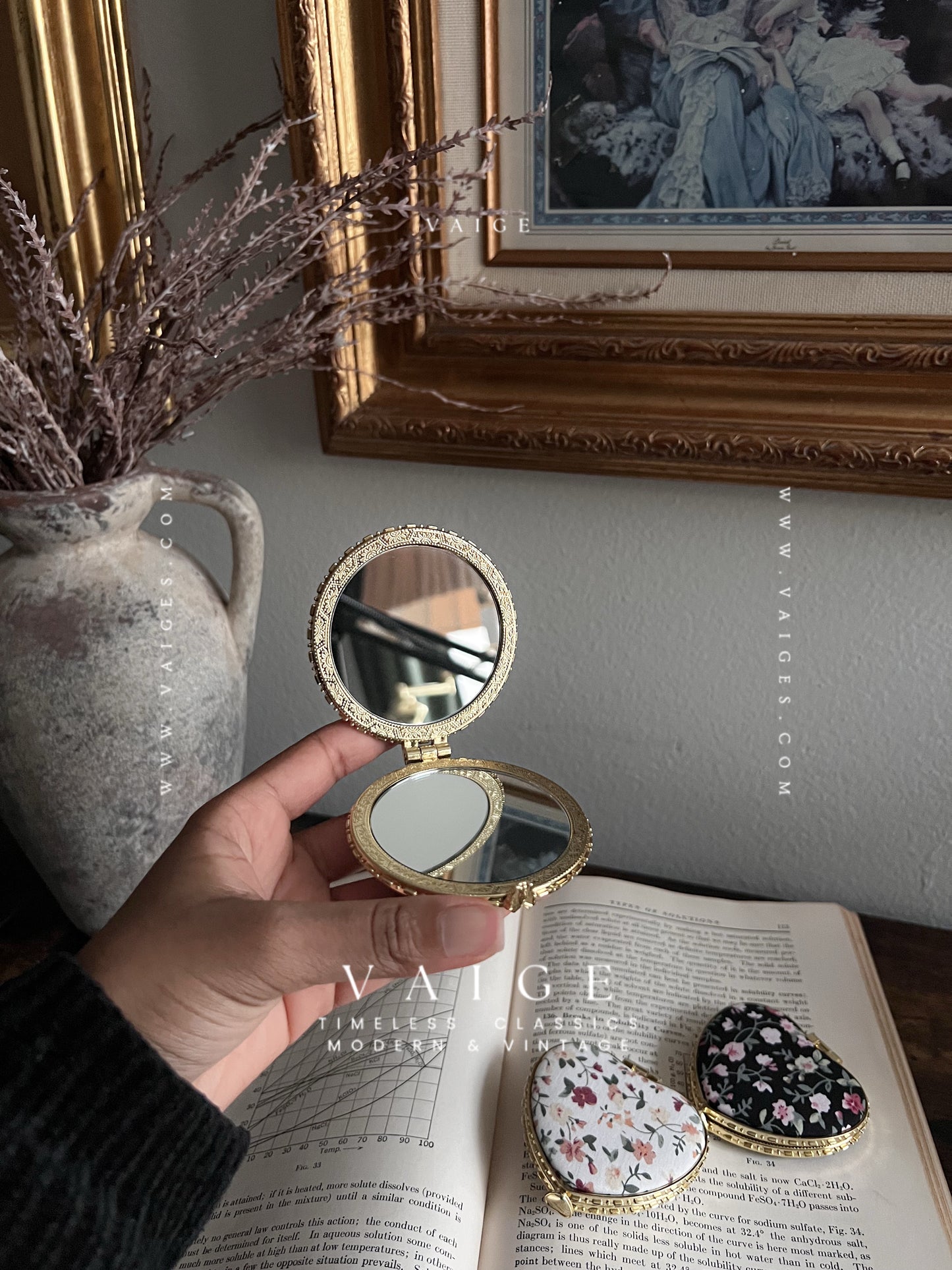VAIGE Heart & Circle Floral Mini Compact Mirror