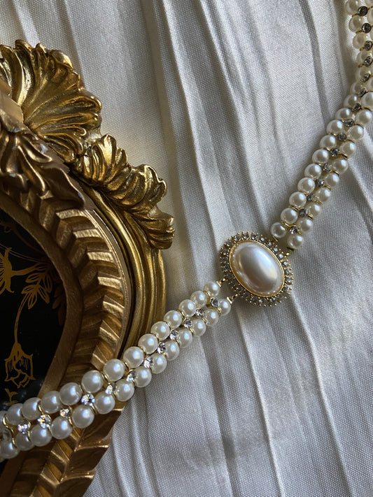 Oval layered pearl necklace
