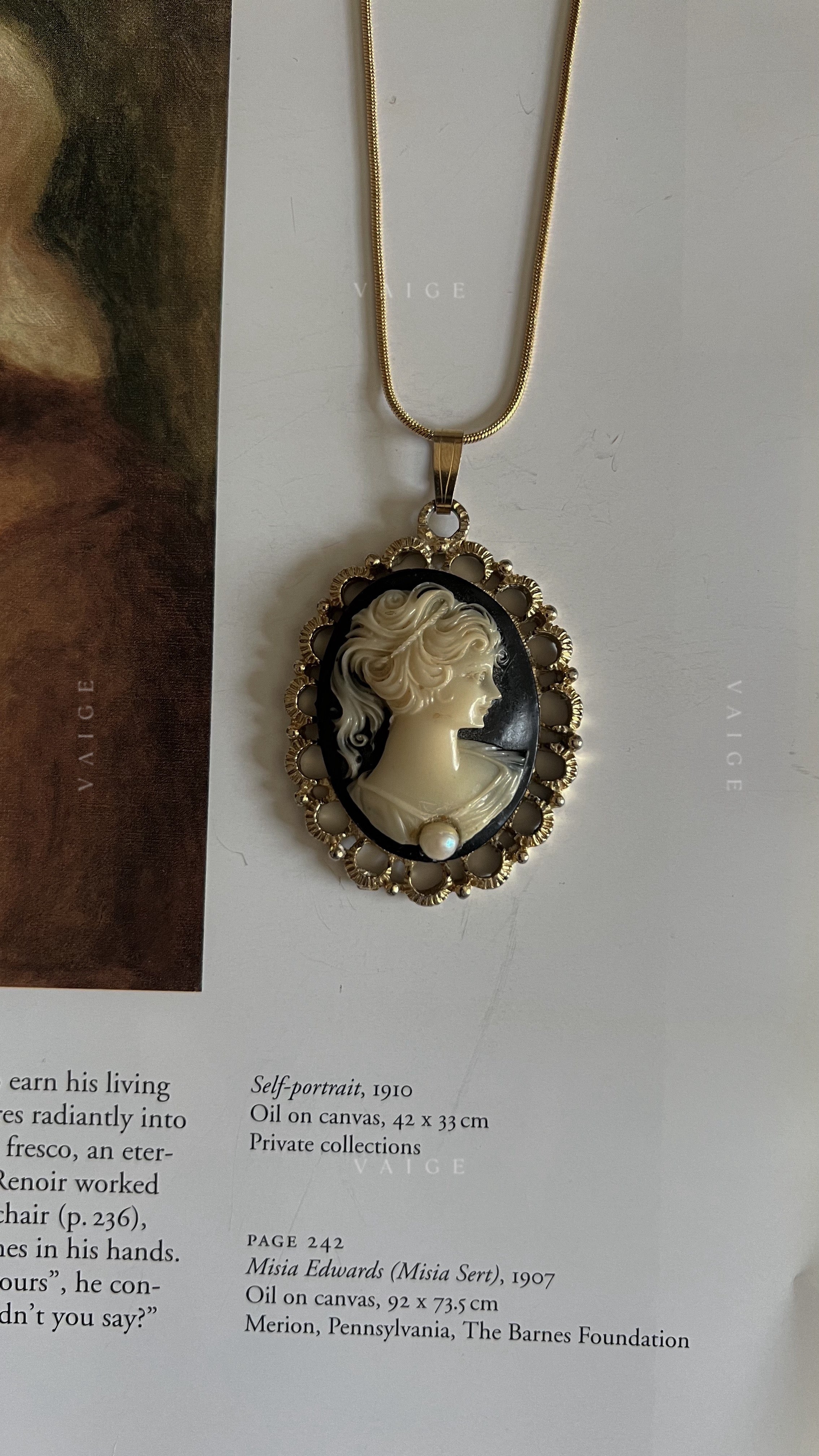 Vintage cameo pearl necklace