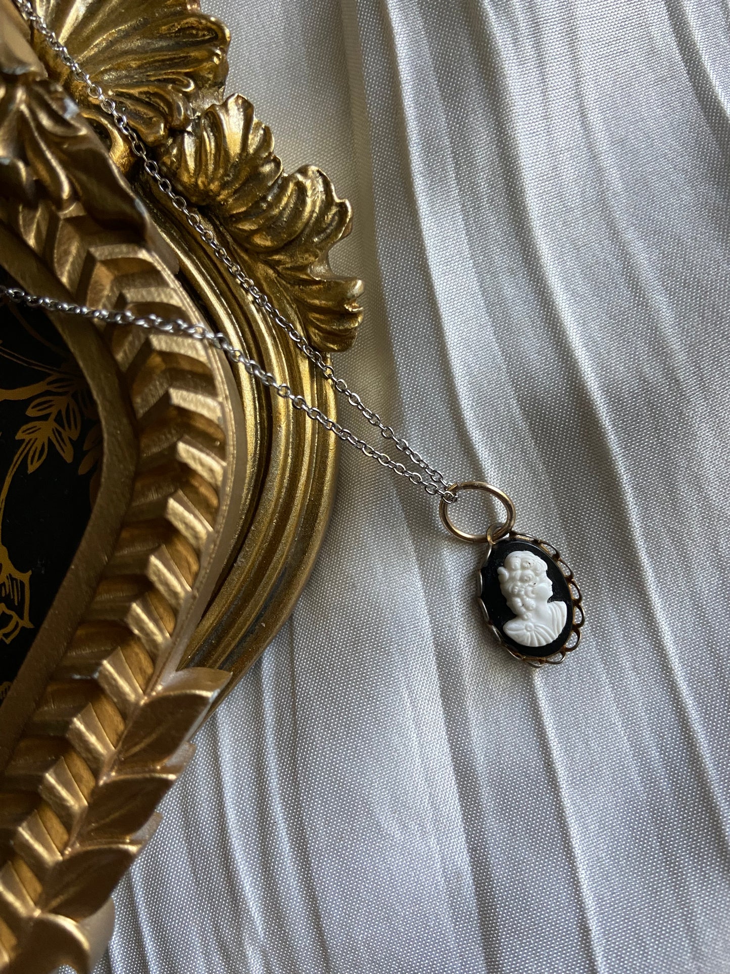 One-of-one | vintage cameo lady necklace