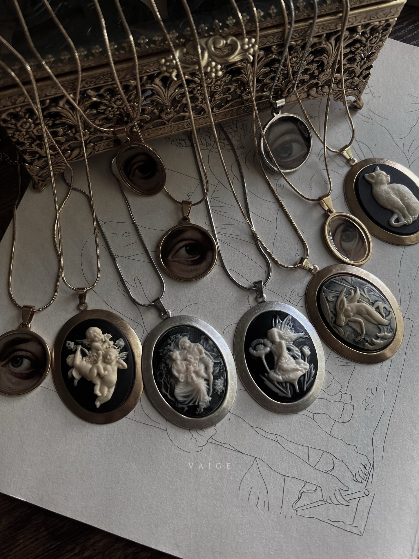 VAIGE  Cat Cameo Gold Necklace