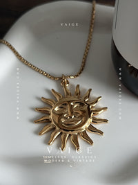 VAIGE Sun Face Pendant Necklace Gold Stainless Steel