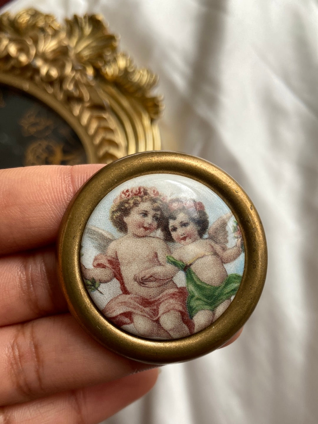 One-of-one | vintage porcelain cherubs pendant / brooch / pin