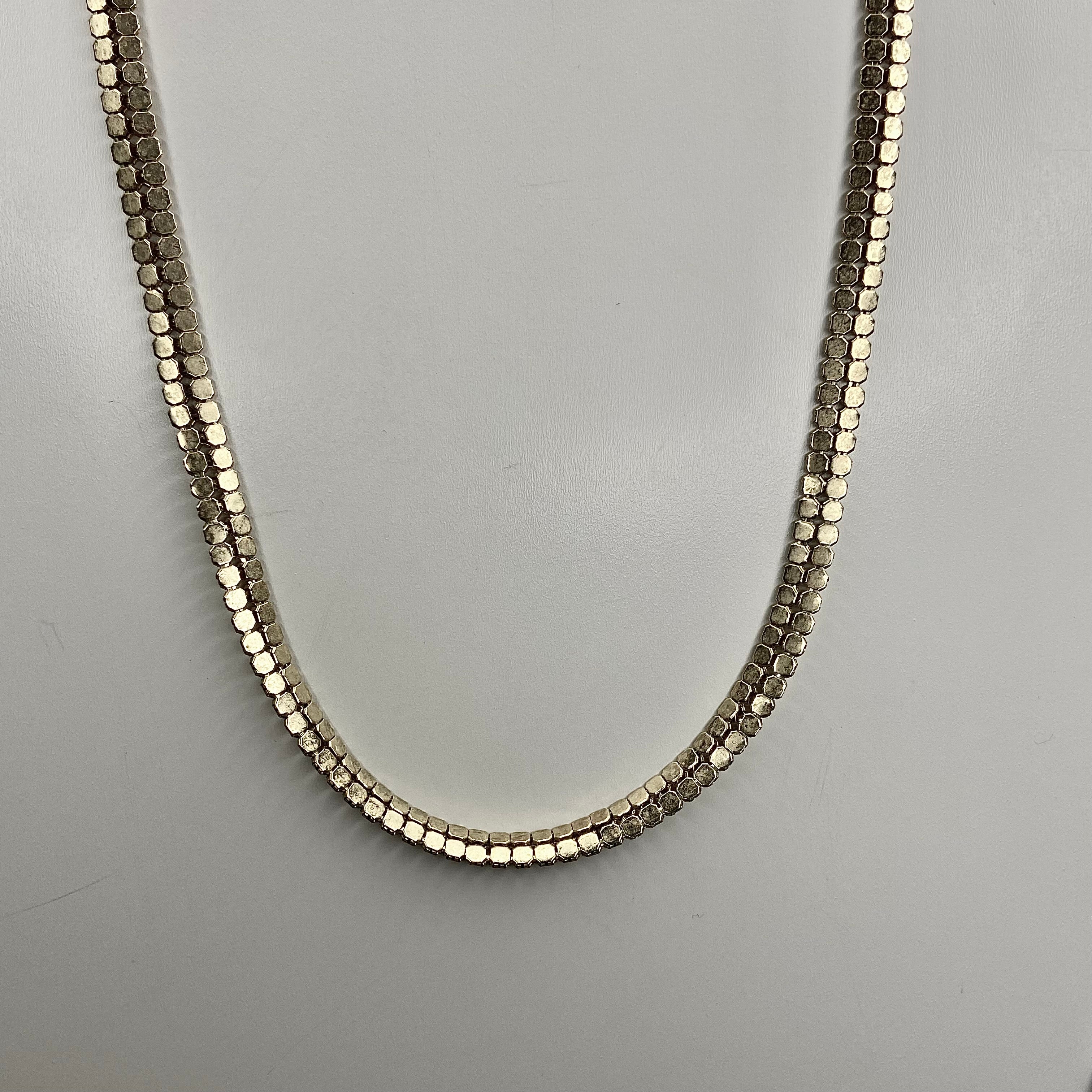 gold chunky chain  necklace • 18in — Vintage Collection • only 1 available • View all photos; item is thrifted/vintage and may show flaws.