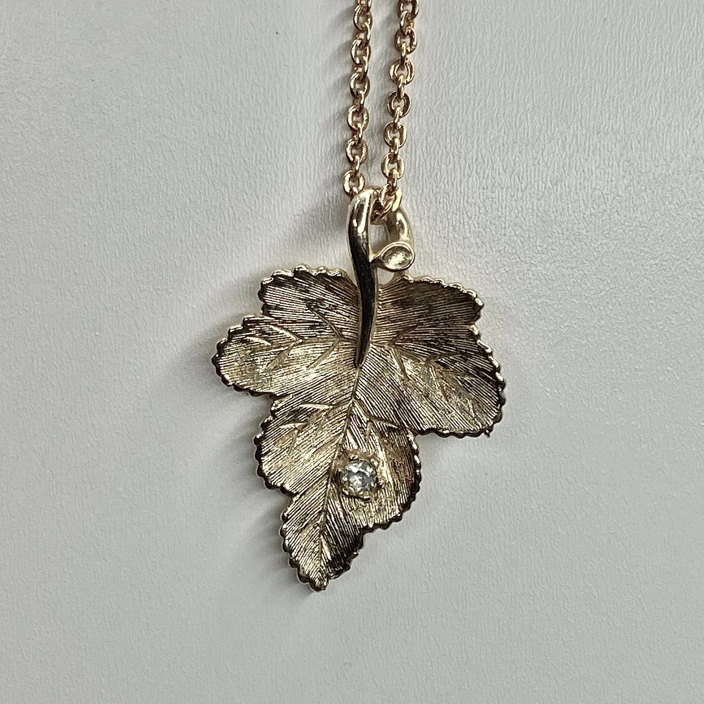 gold leaf   pendant necklace • 16-18in — Vintage Collection • only 1 available • View all photos; item is thrifted/vintage and may show flaws.