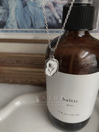 VAIGE Irregular Shape Rose Pendant Necklace Silver Gold Stainless Steel