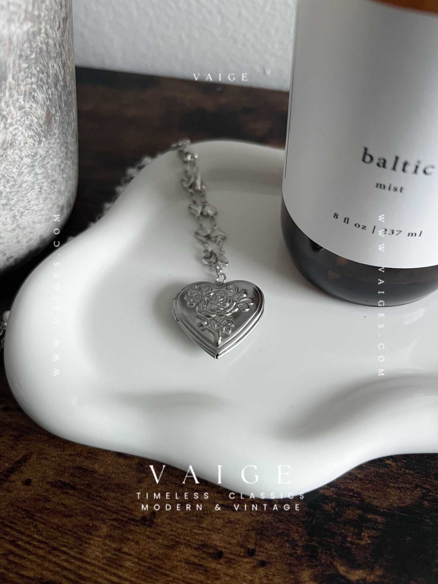 VAIGE Romantic Heart Locket Pendant Locket Silver Stainless Steel Necklace