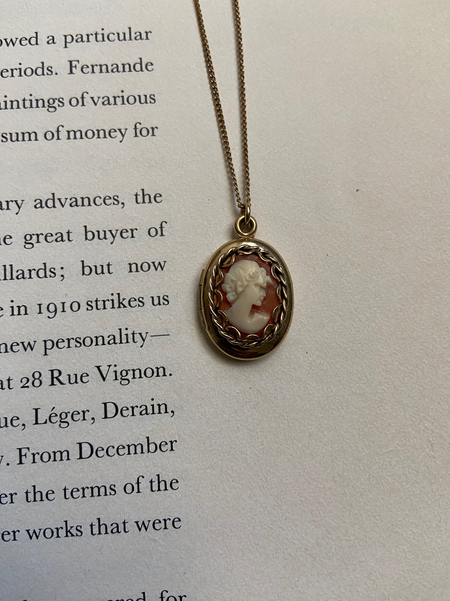 One-of-one | vintage 12k gold filled shell carved cameo pendant dainty necklace 18”