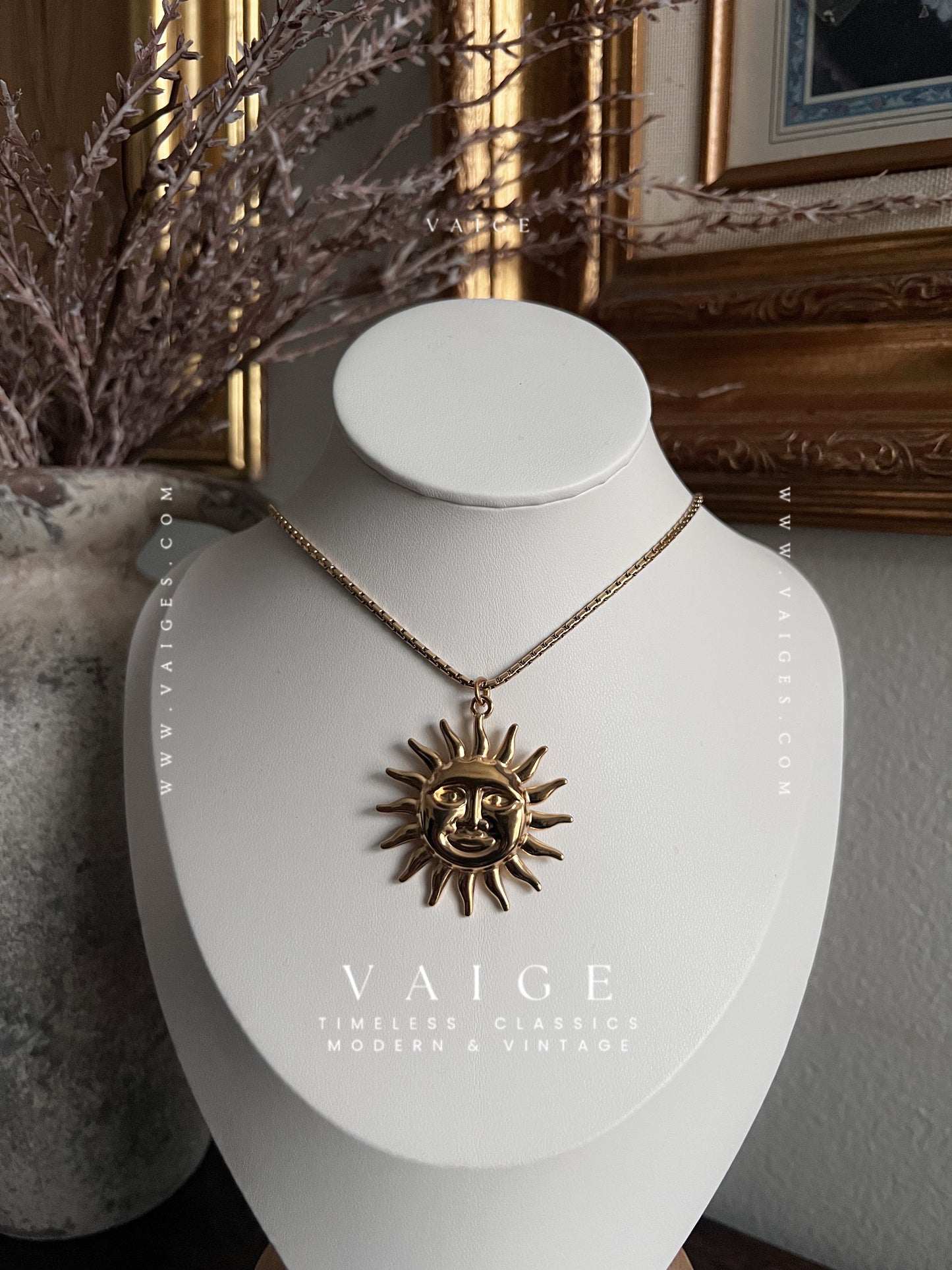 VAIGE Sun Face Pendant Necklace Gold Stainless Steel
