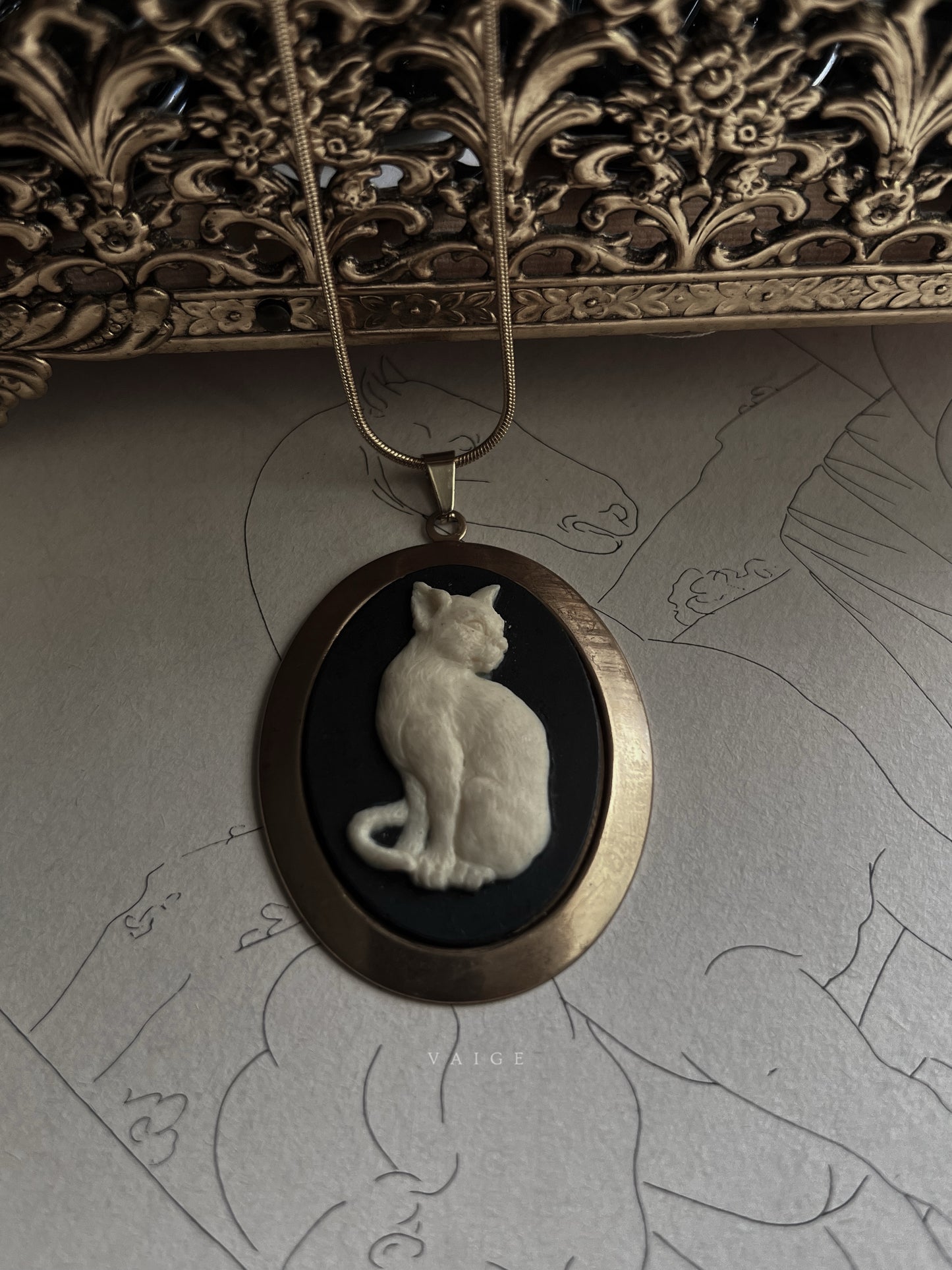 VAIGE  Cat Cameo Gold Necklace