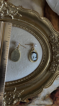 Melina cameo pearl earrings
