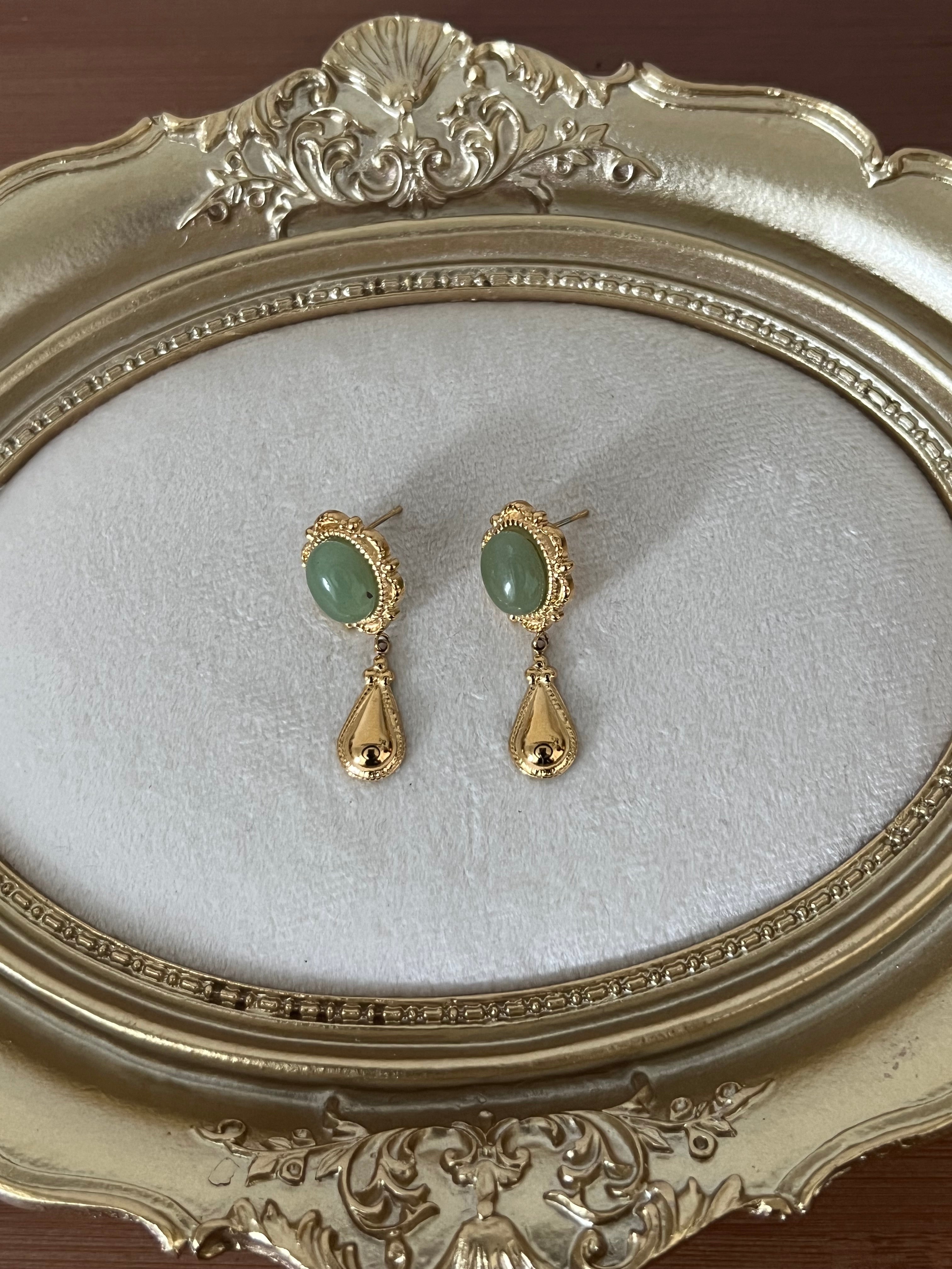 Green gem stone gold earrings