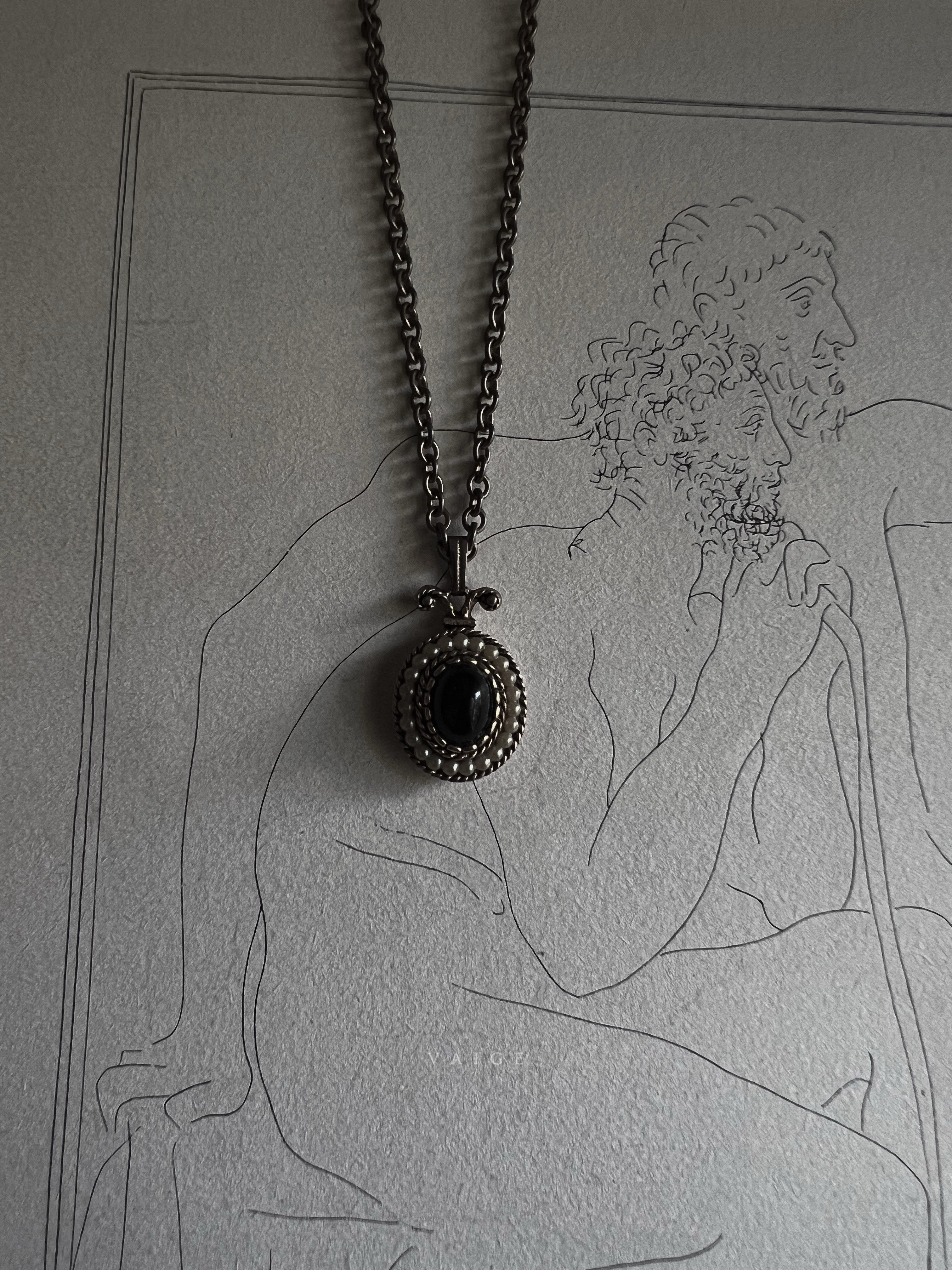 VAIGE One of One |  Vintage Avon Black Stone & Pearl Gold Necklace