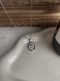 VAIGE Irregular Shape Rose Pendant Necklace Silver Gold Stainless Steel