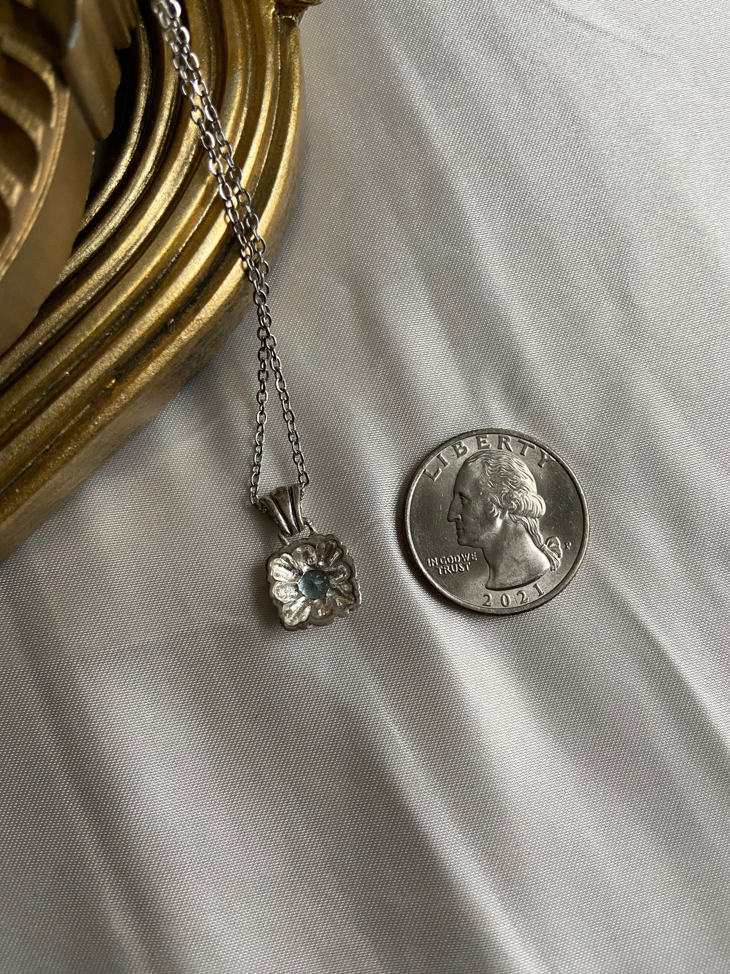 One-of-one | blue gem vintage necklace