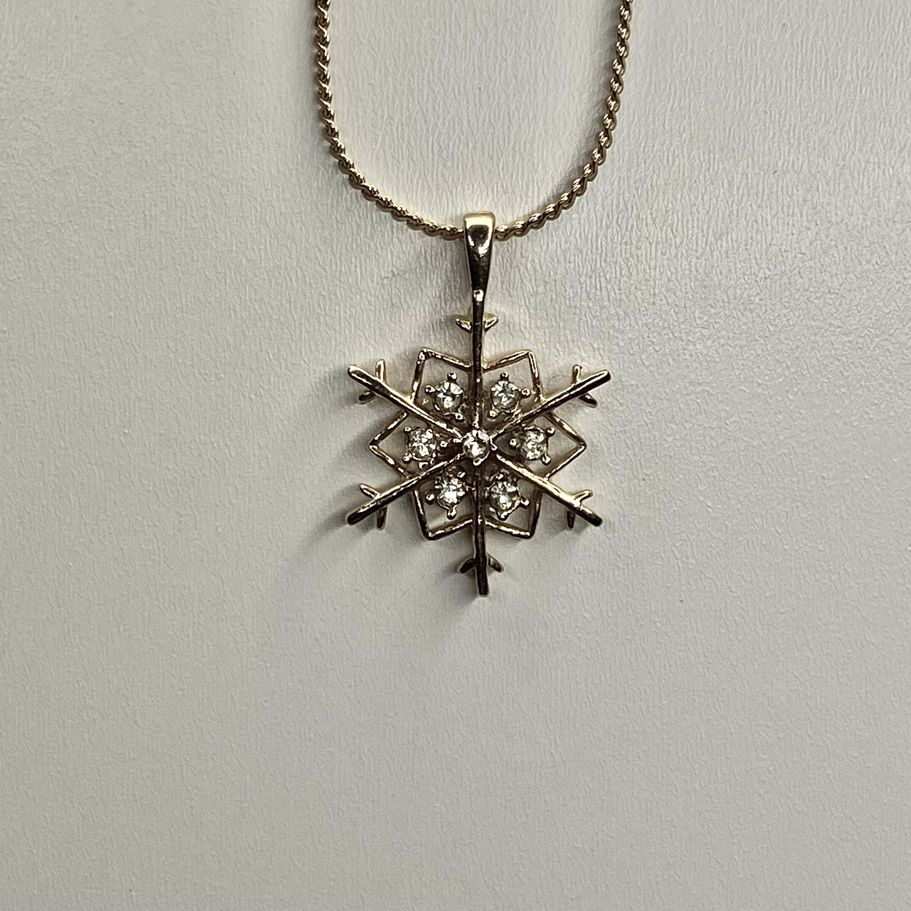 gold snowflake   pendant necklace • 16-18in — Vintage Collection • only 1 available • View all photos; item is thrifted/vintage and may show flaws.