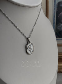 VAIGE Irregular Shape Rose Pendant Necklace Silver Gold Stainless Steel