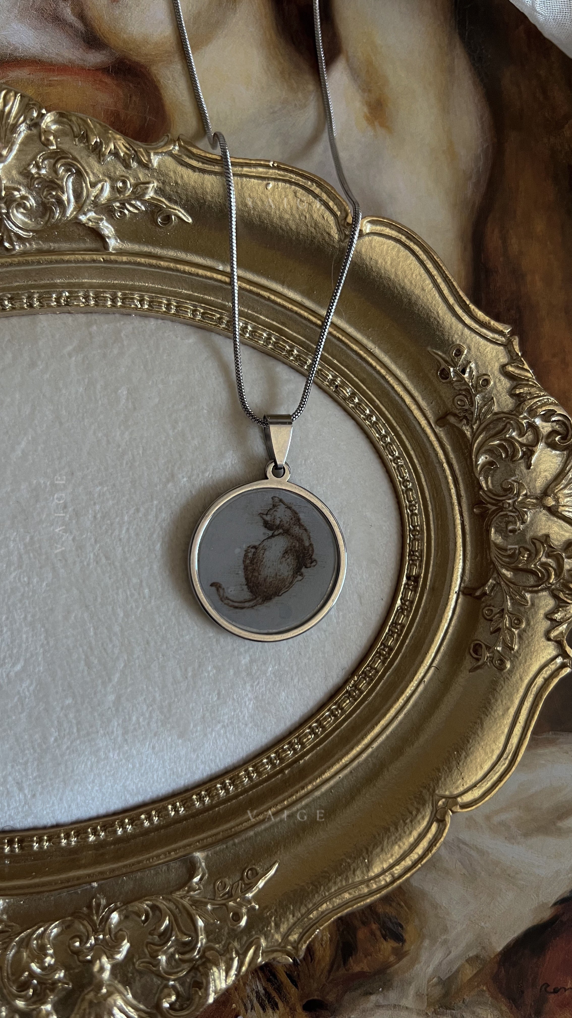 Leonardo Da Vinci cat drawing necklace