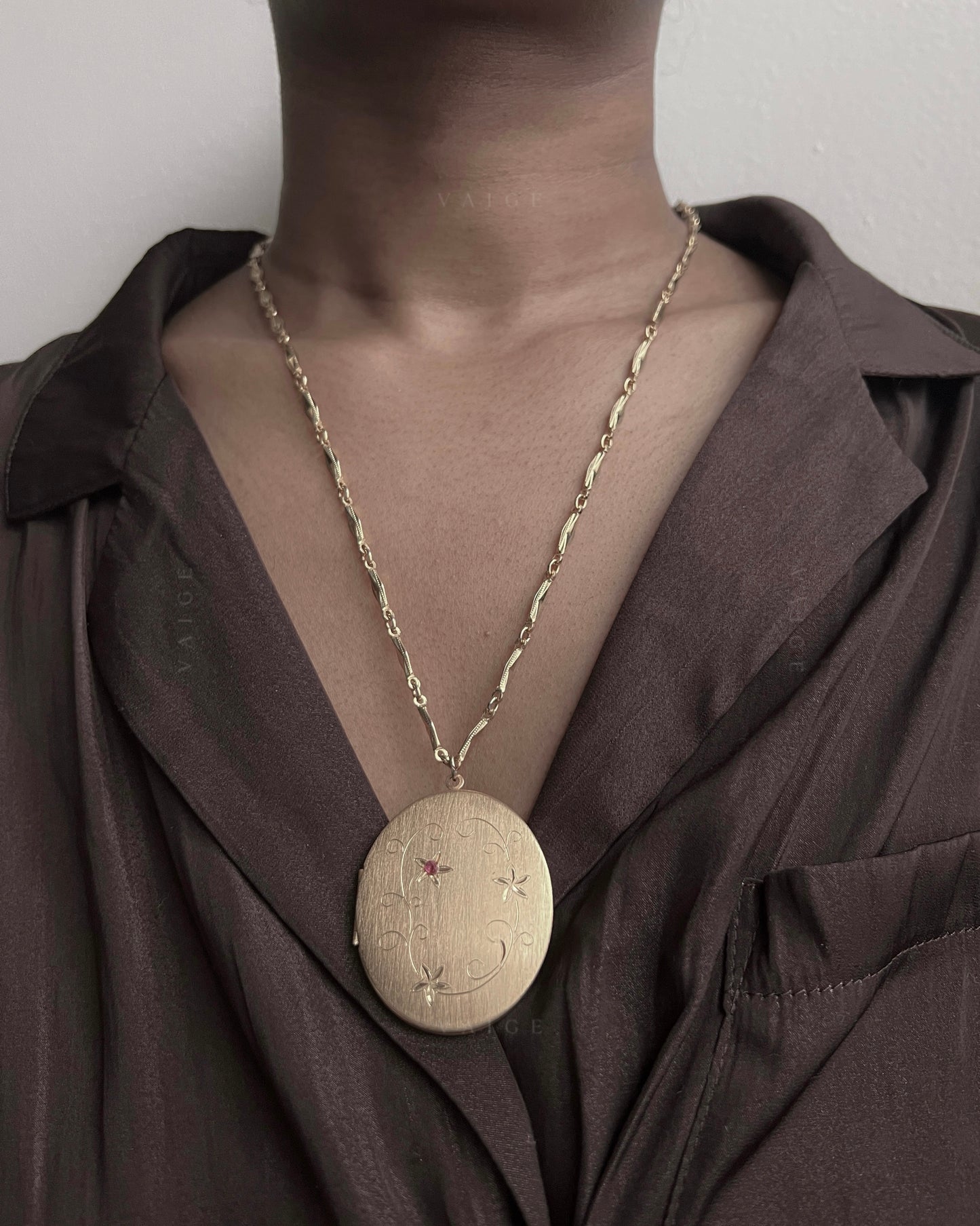 One Of One | vintage large locket glass engraved pink flower